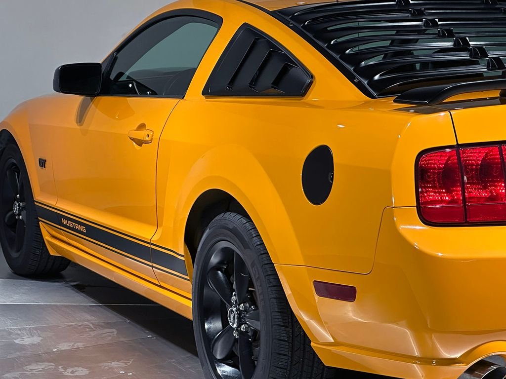 Used 2007 Orange Ford  image 34