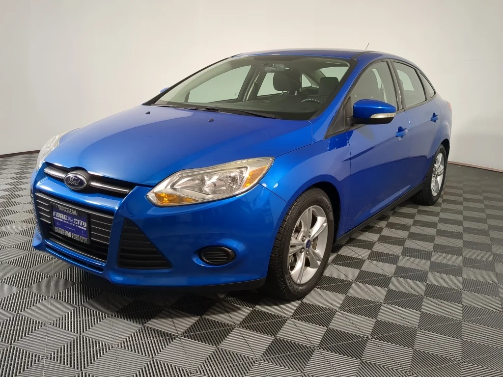 Used 2014 blue Ford SE image 4