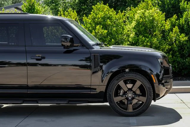 Used 2025 Santorini Black Metallic Land Rover V8 image 13