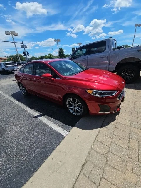 Used 2020 Red Ford SEL image 1