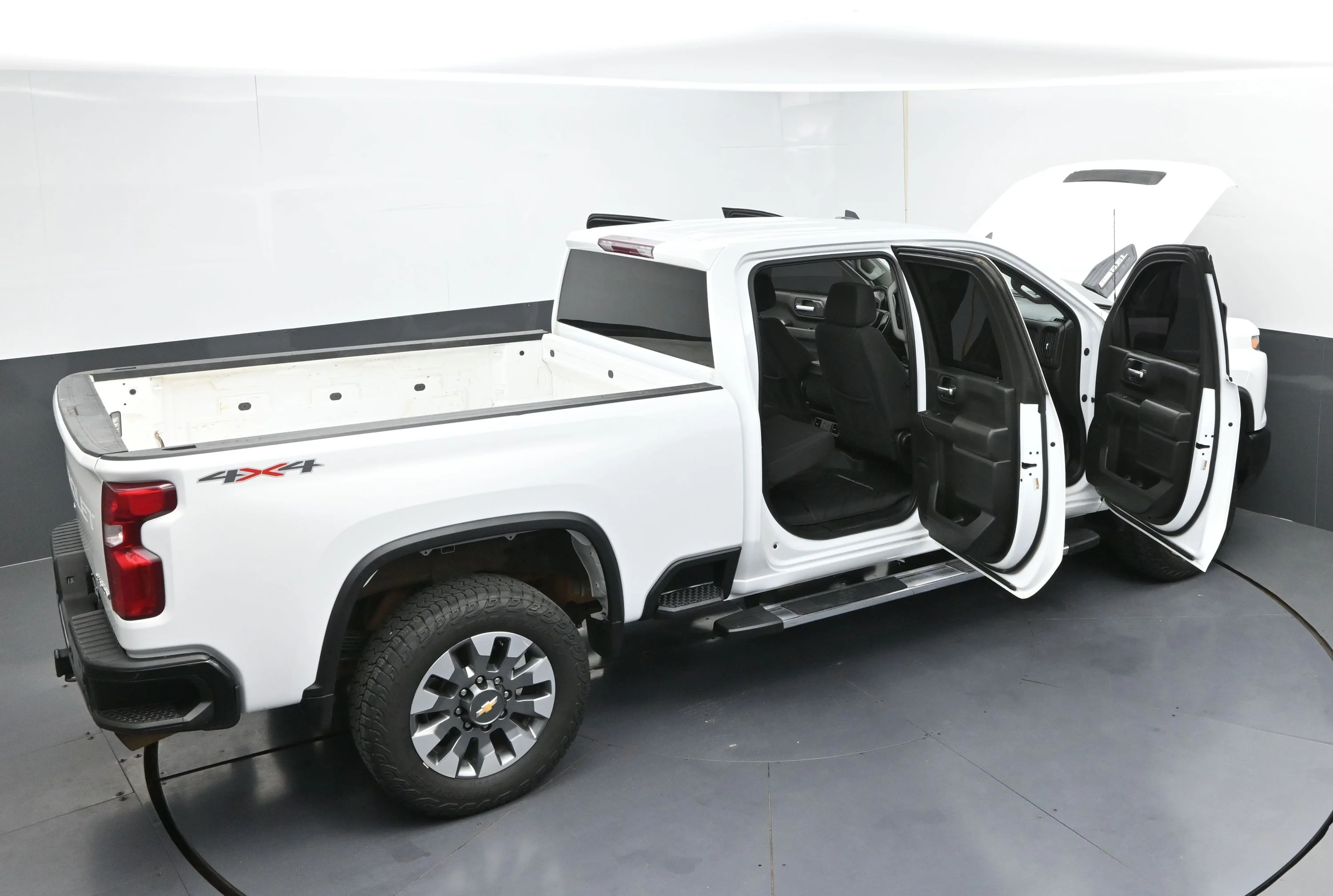 Used 2024 Summit White Chevrolet Custom image 25