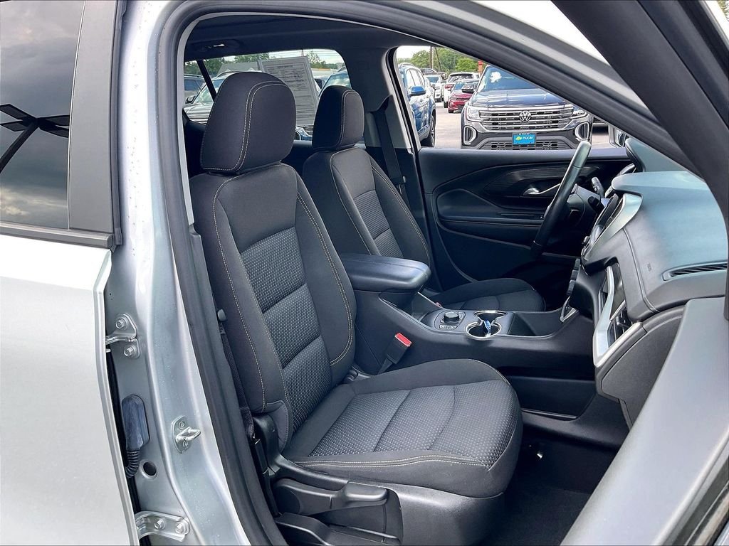 Used 2022 Quicksilver Metallic GMC SLE image 10