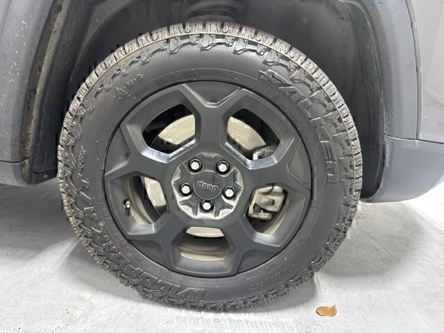 Used 2023 Gray Jeep Trailhawk image 4