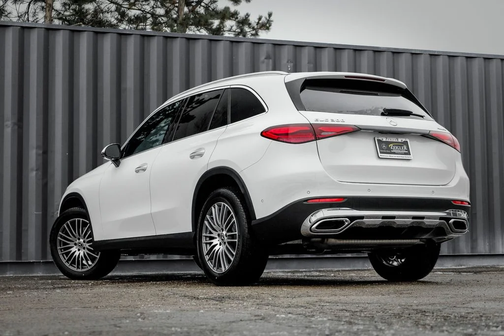New 2026 Polar White Mercedes-Benz GLC 300 image 2