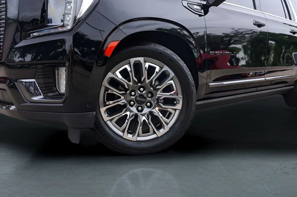 Used 2023 Black GMC Denali Ultimate image 4