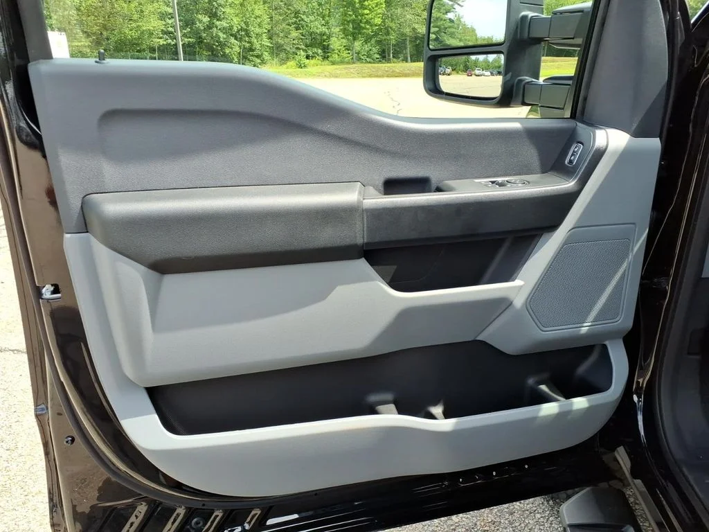 New 2026 Agate Black Metallic Ford XL image 13
