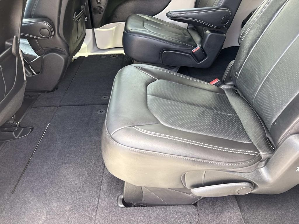 Used 2022 Red Chrysler Touring L image 14