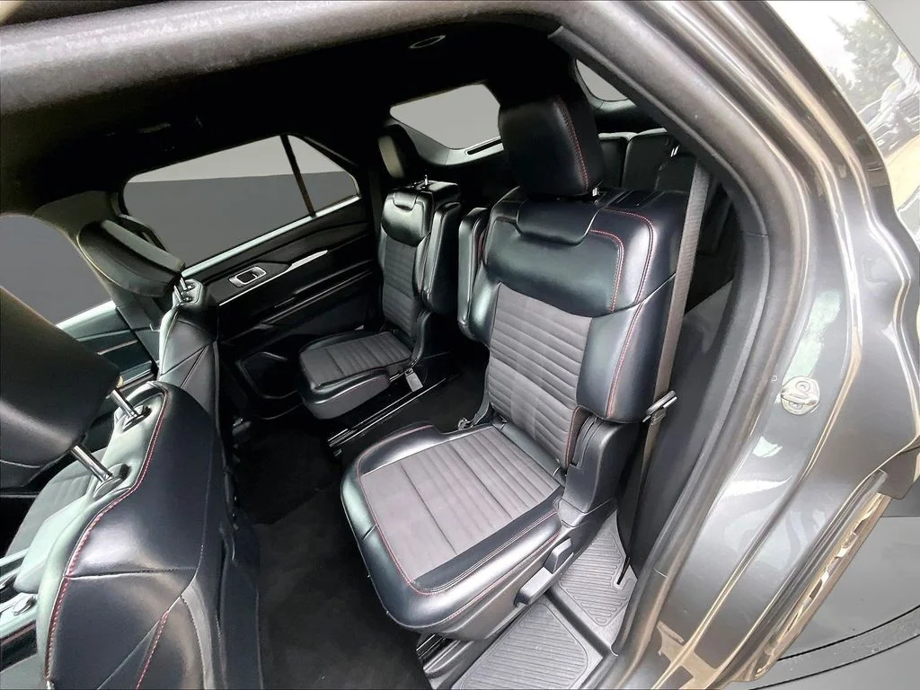 Used 2025 Gray Ford ST-Line image 24