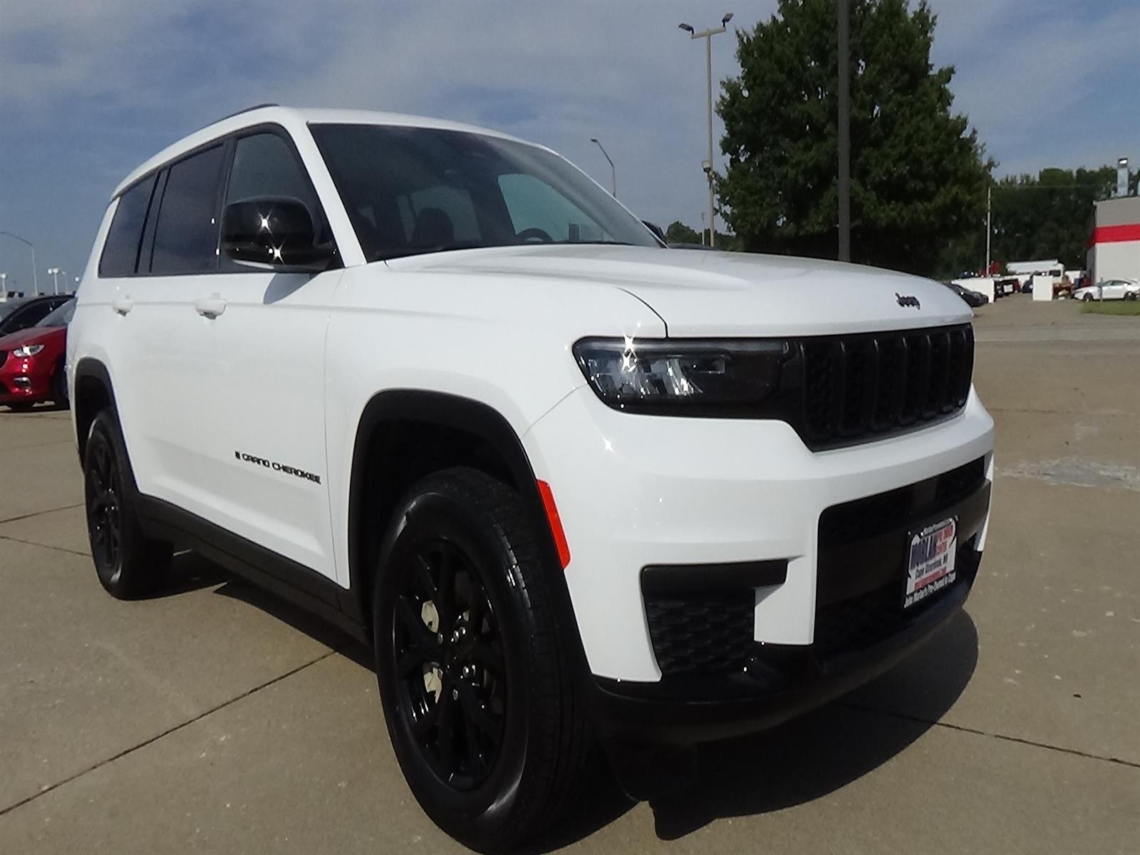 Certified Used 2025 Bright White Clear Coat (pw7) Jeep Altitude X image 5
