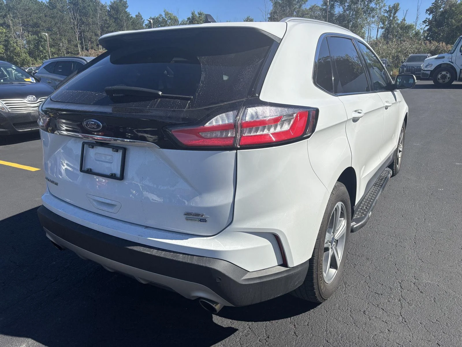 Used 2020 Oxford White Ford SEL image 9