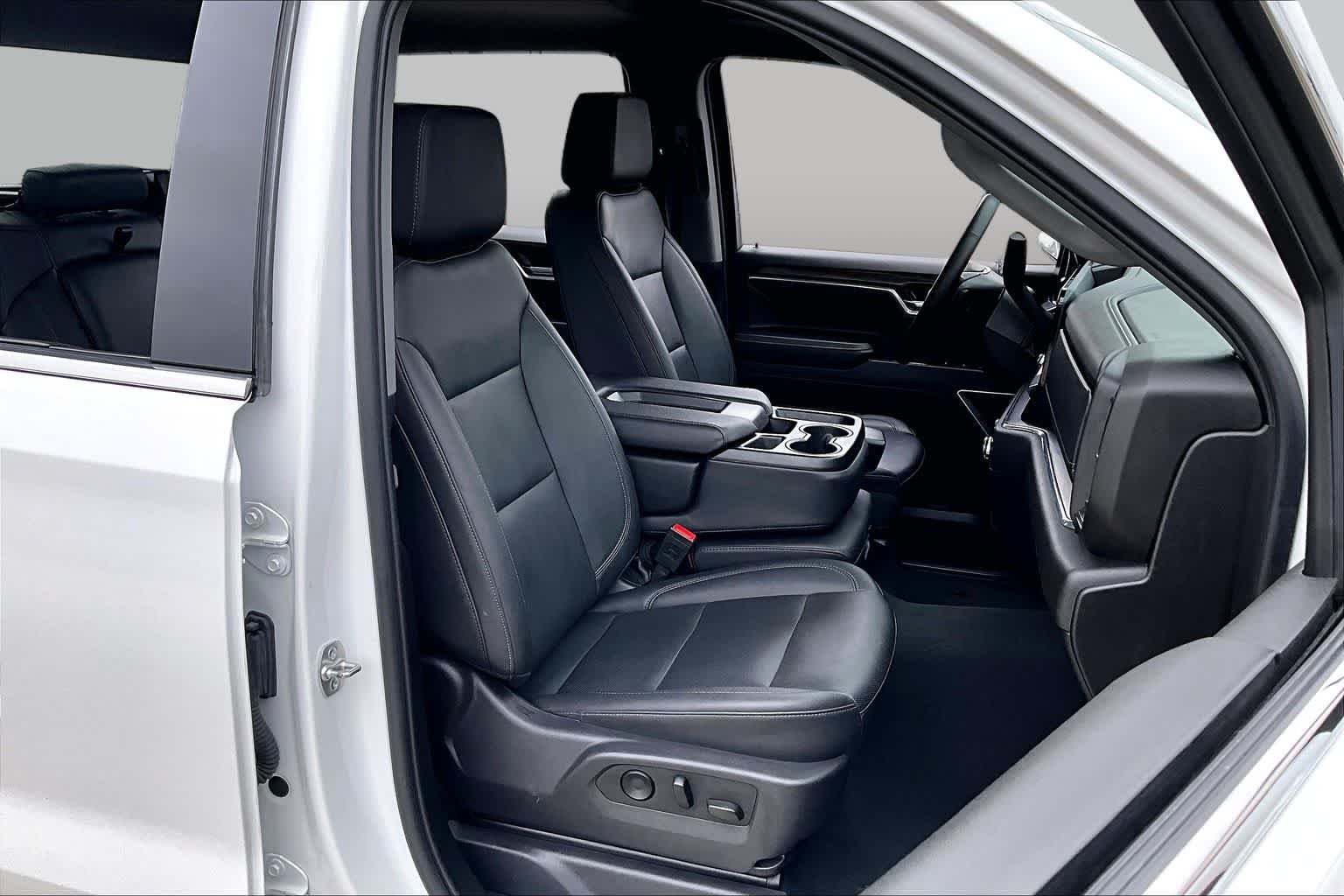 Used 2023 Sterling Metallic GMC AT4X image 9