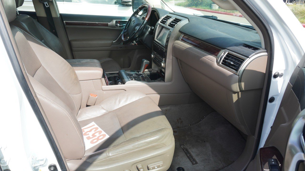 Used 2016 White Lexus  image 10