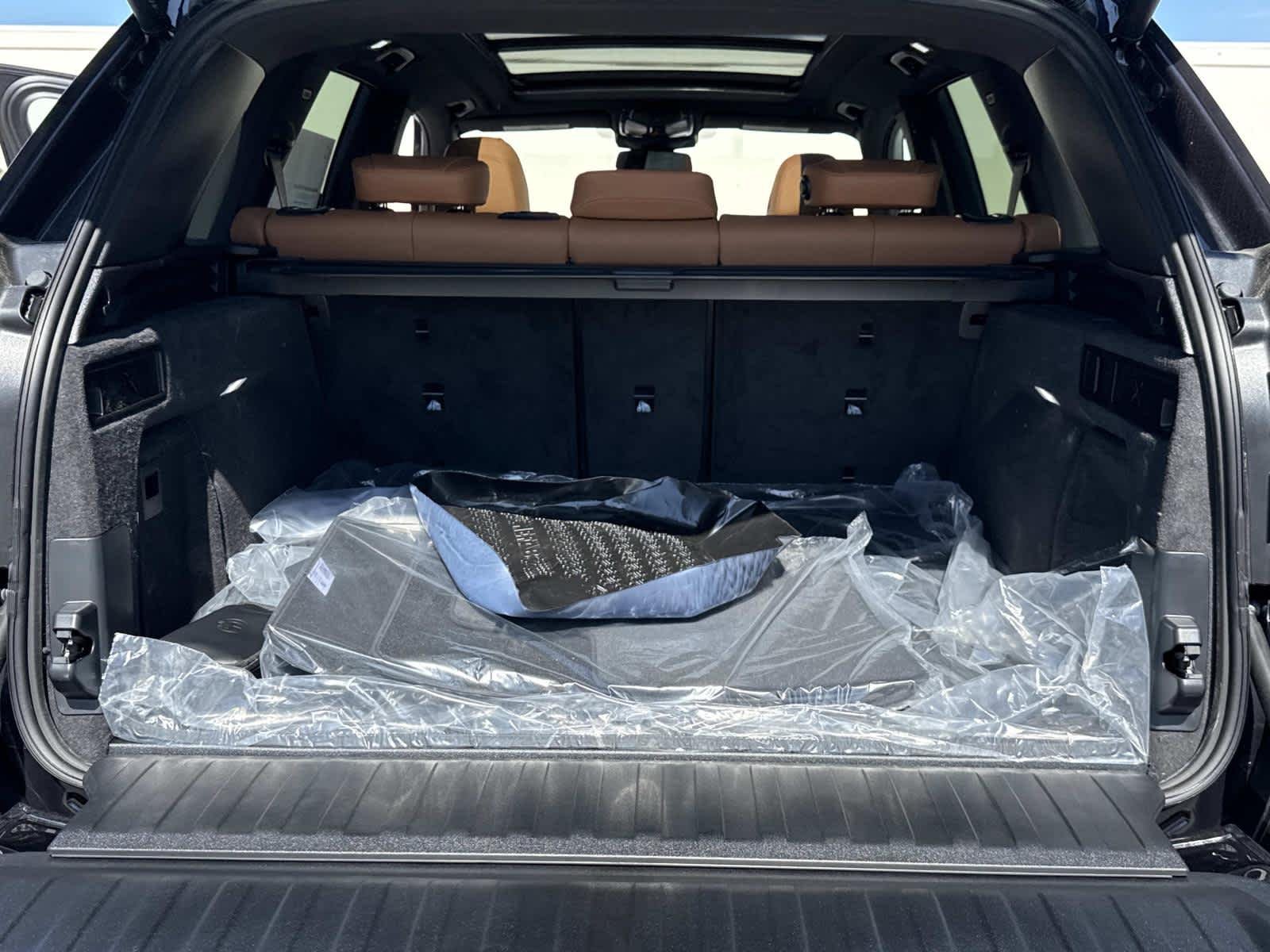 New 2026 Carbon Black Metallic BMW xDrive40i image 29