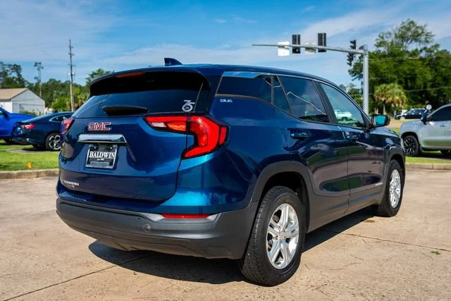 Used 2021 Blue Emerald Metallic GMC SLE image 18