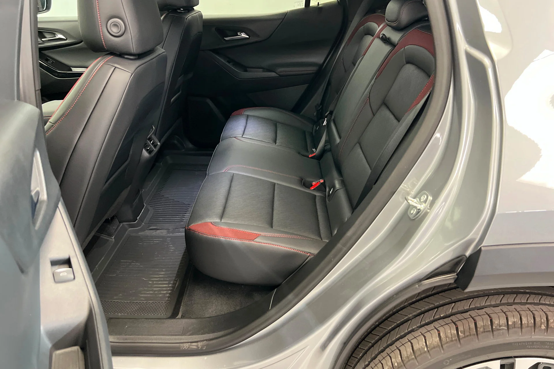 2027 Chevrolet Equinox RS - Photo 21