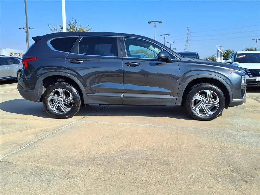 Used 2023 Gray Hyundai SE image 18