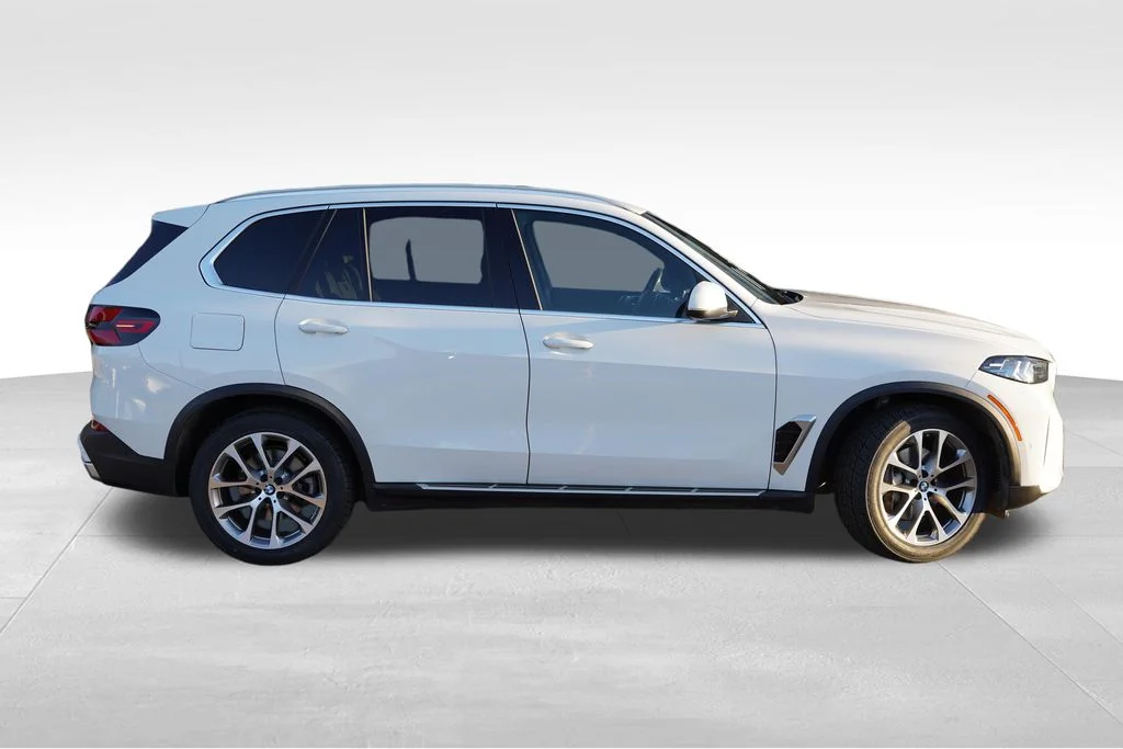 Used 2026 Alpine White BMW xDrive40i image 3