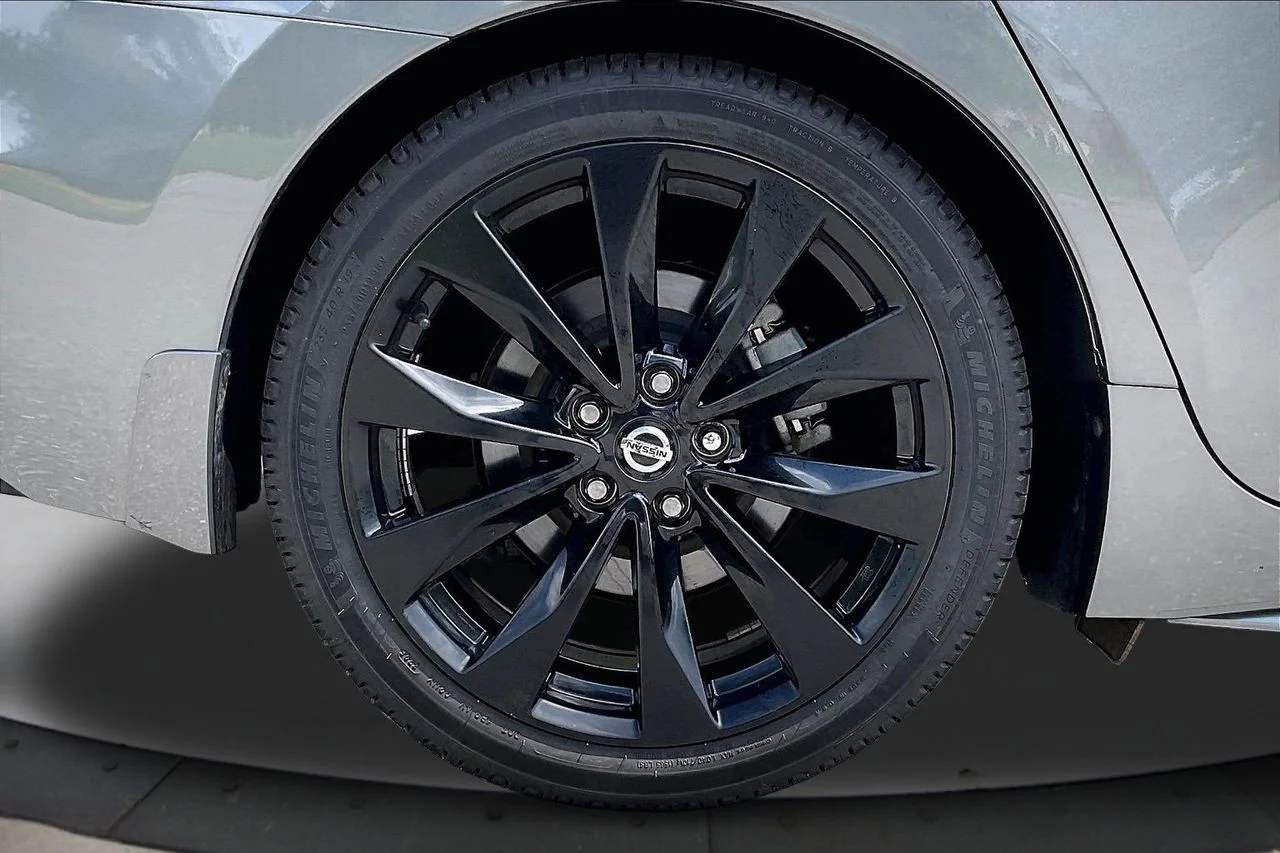 Certified Used 2021 Gray Nissan SR image 36