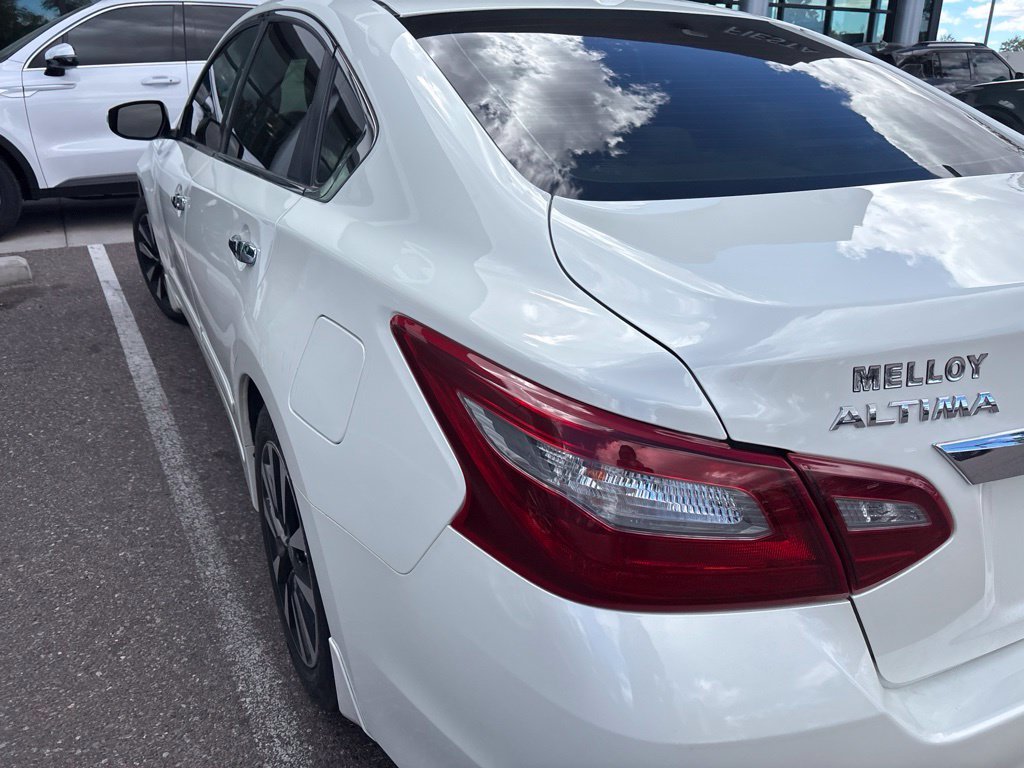 Used 2018 White Nissan 2.5 SV image 21