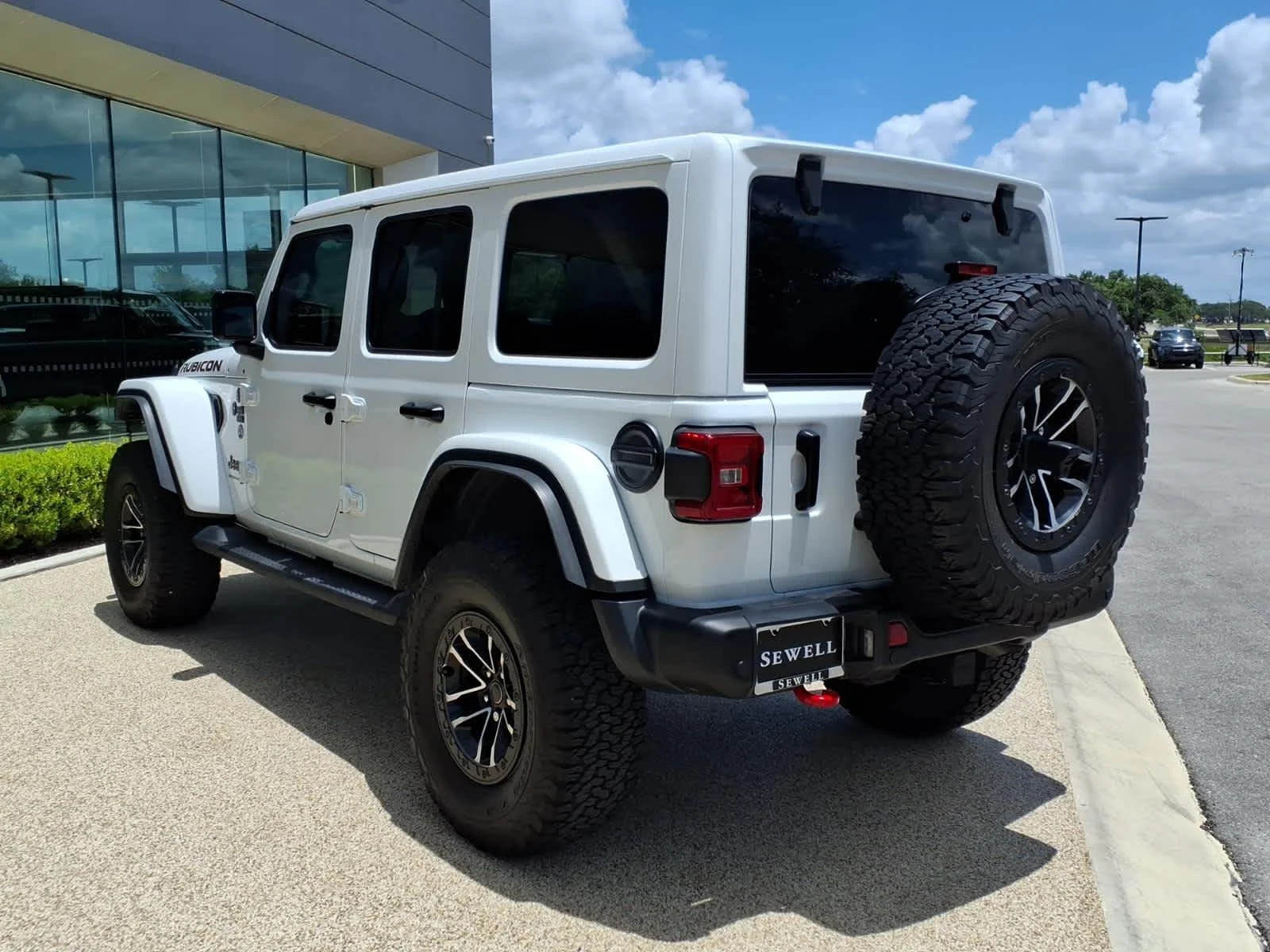 Used 2024 Bright White Clearcoat Jeep Rubicon X image 8
