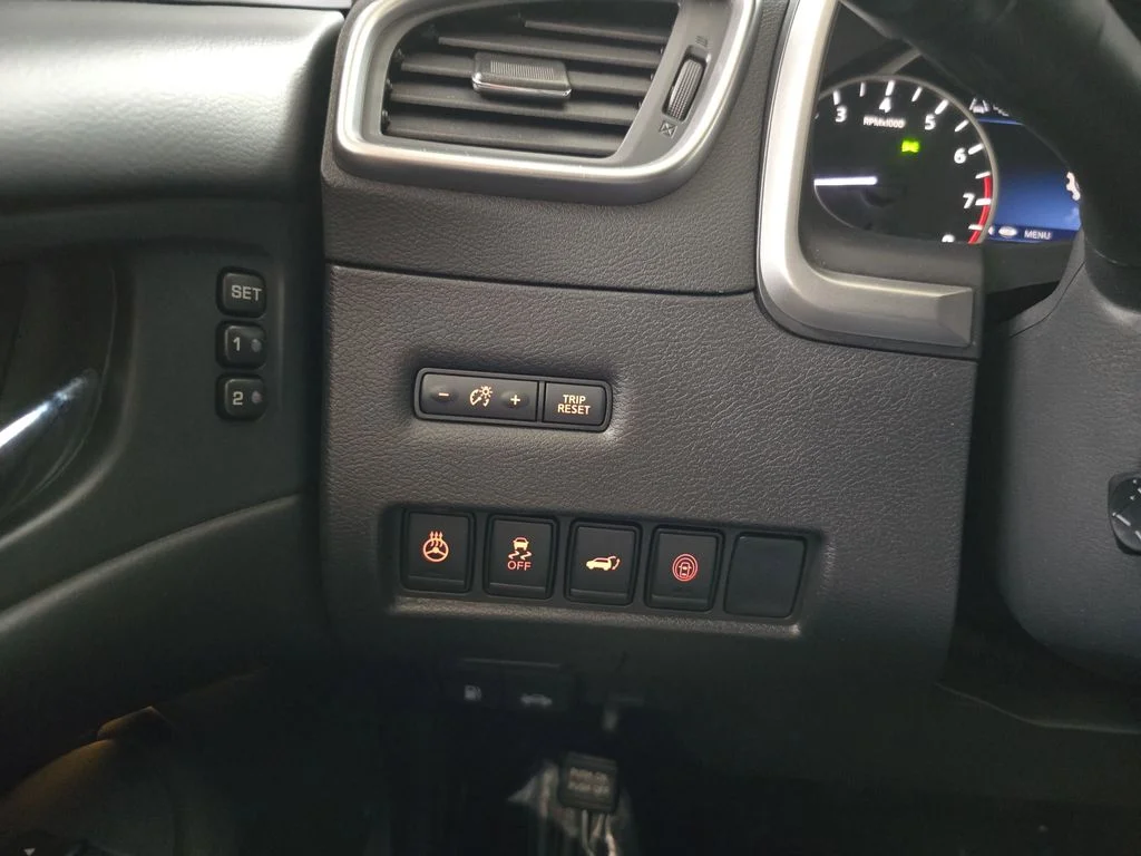 Used 2019 Brown Nissan Platinum image 27
