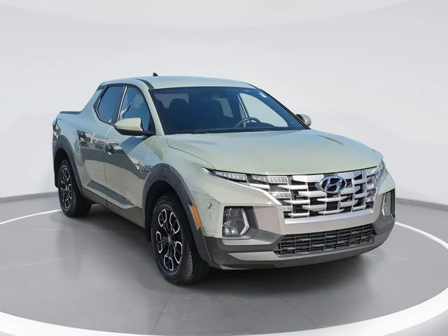 Used 2024 Green Hyundai SE image 1