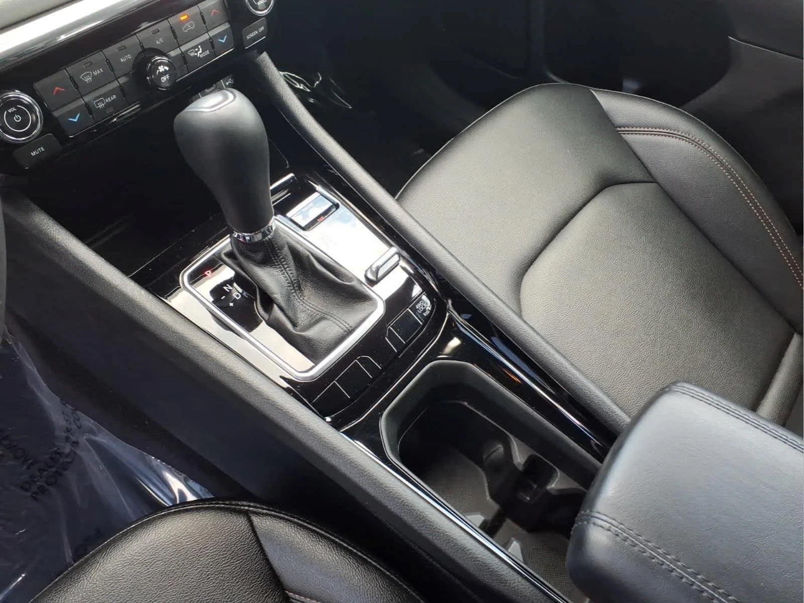Used 2024 Sting-Gray Clearcoat Jeep Limited image 17