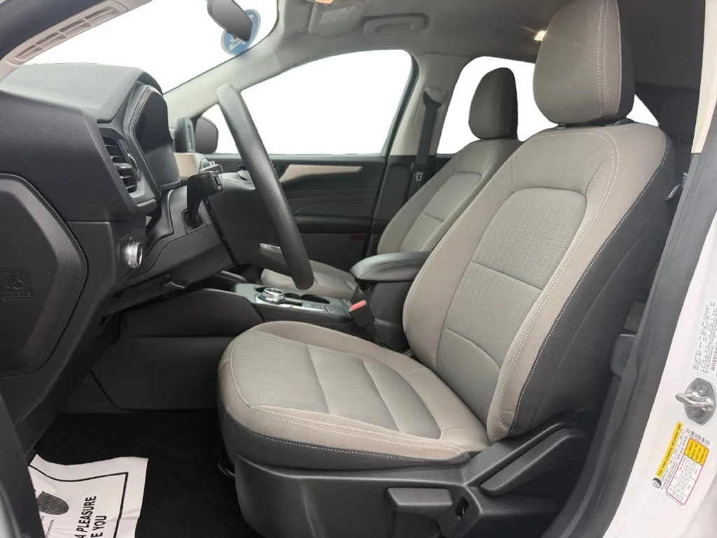 Used 2022 White Ford S image 25
