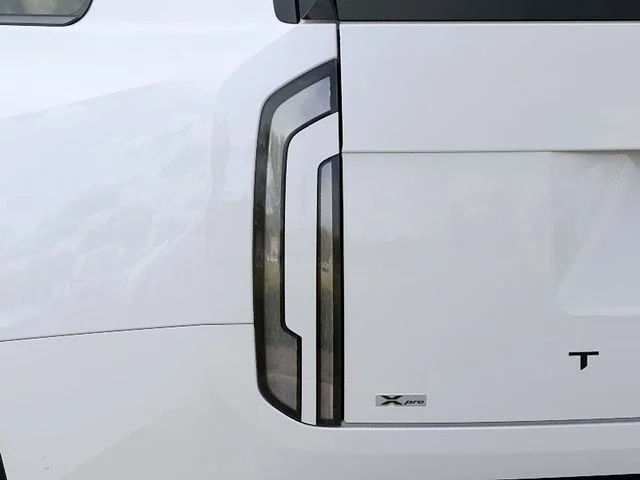 New 2027 White Kia X-Pro SX-Prestige image 12