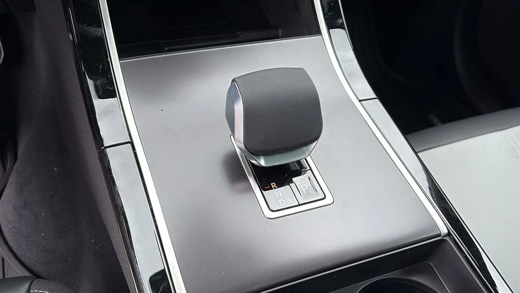 New 2026 Black Land Rover P250 Base image 18
