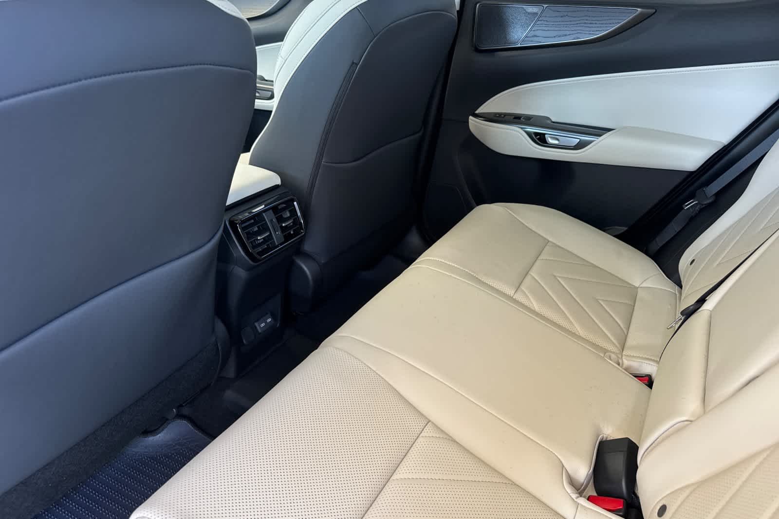 New 2026 Ultra White Lexus NX 450h+ LUXURY AWD image 4