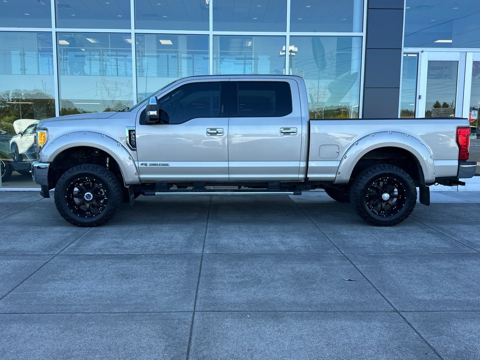 Used 2017 White Gold Metallic Ford Lariat image 6