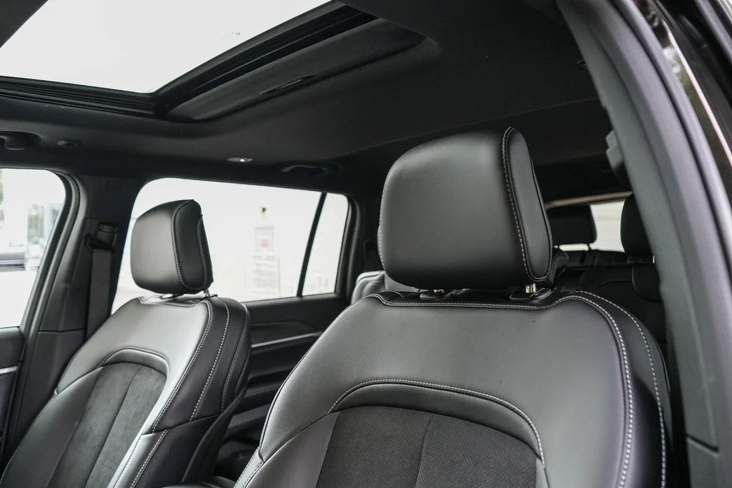 New 2026 Diamond Black Crystal Pearlcoat Jeep Altitude image 22