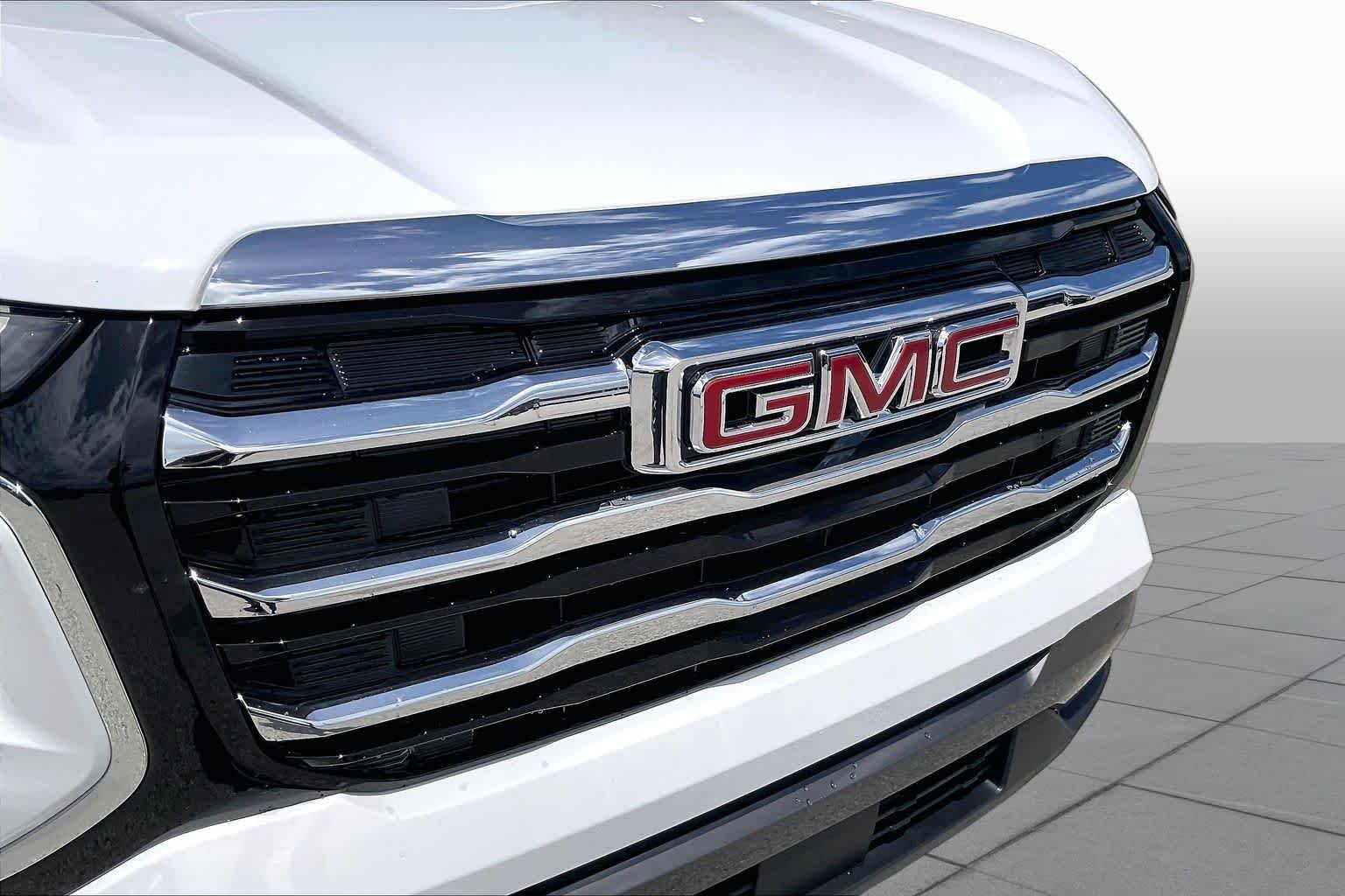 Used 2026 Summit White GMC FWD Elevation image 27