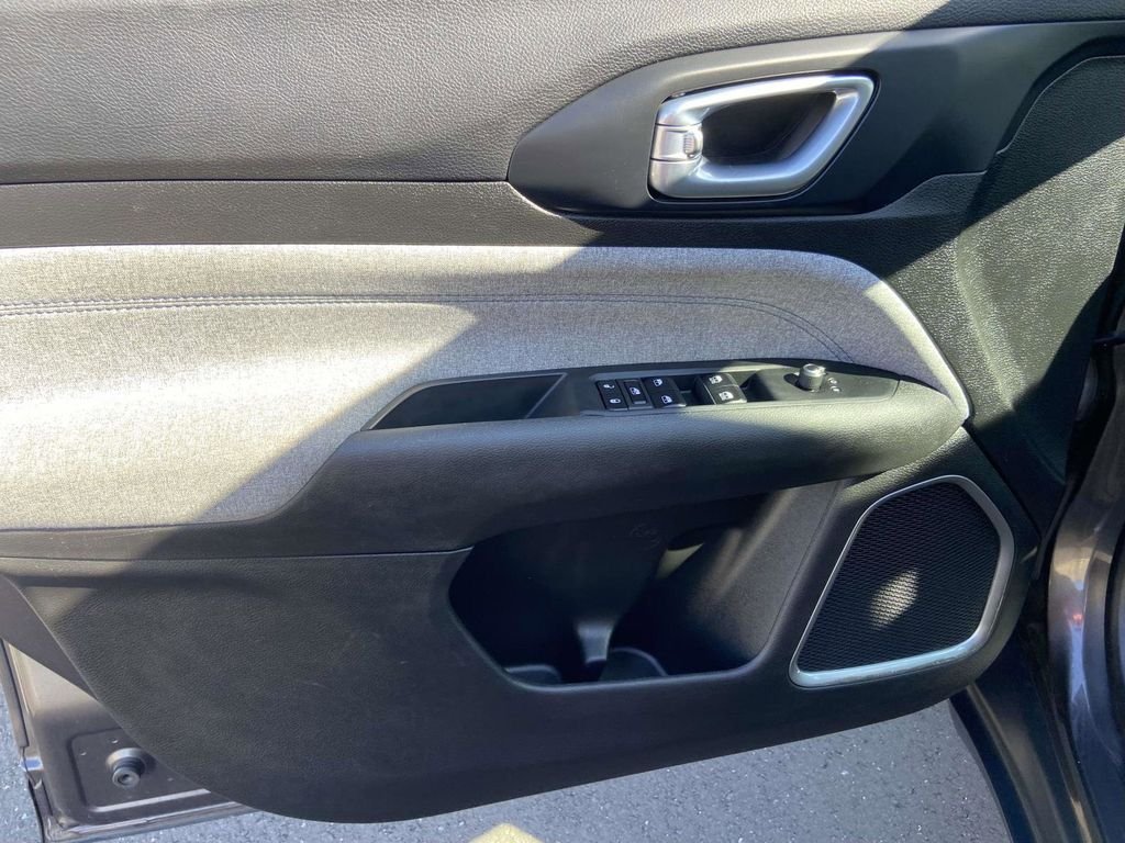 Used 2024 Gray Jeep Latitude image 18