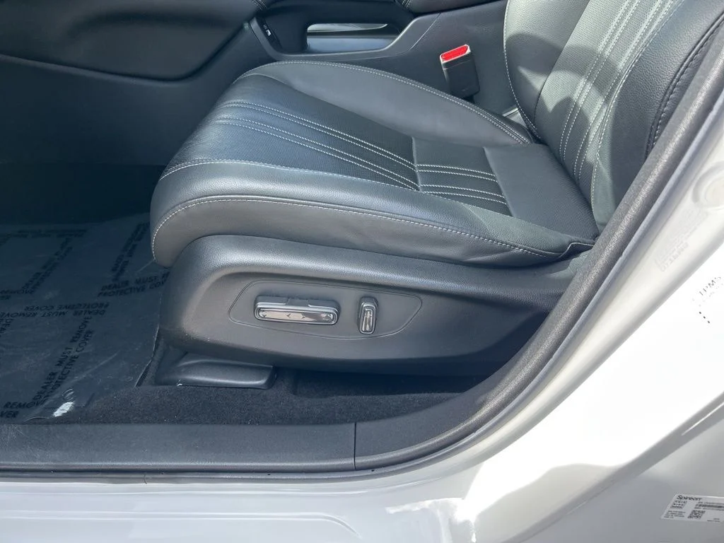 Used 2023 White Honda EX-L image 16