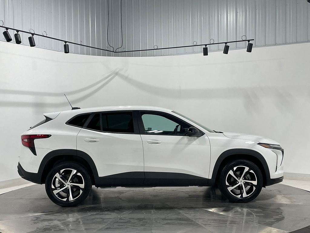Used 2024 White Chevrolet 1RS image 10