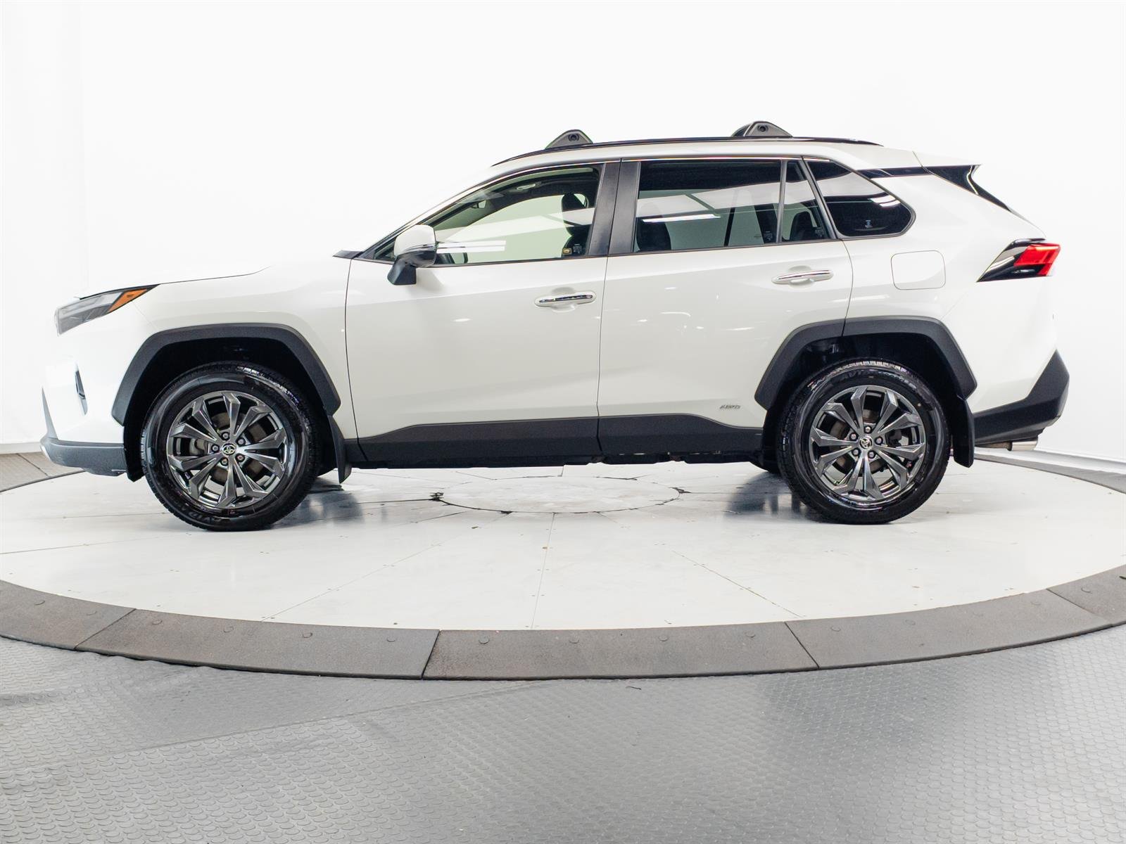 2022 Toyota RAV4 Limited - Photo 8