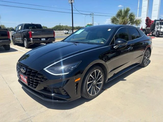 Used 2023 Black Hyundai Limited image 3