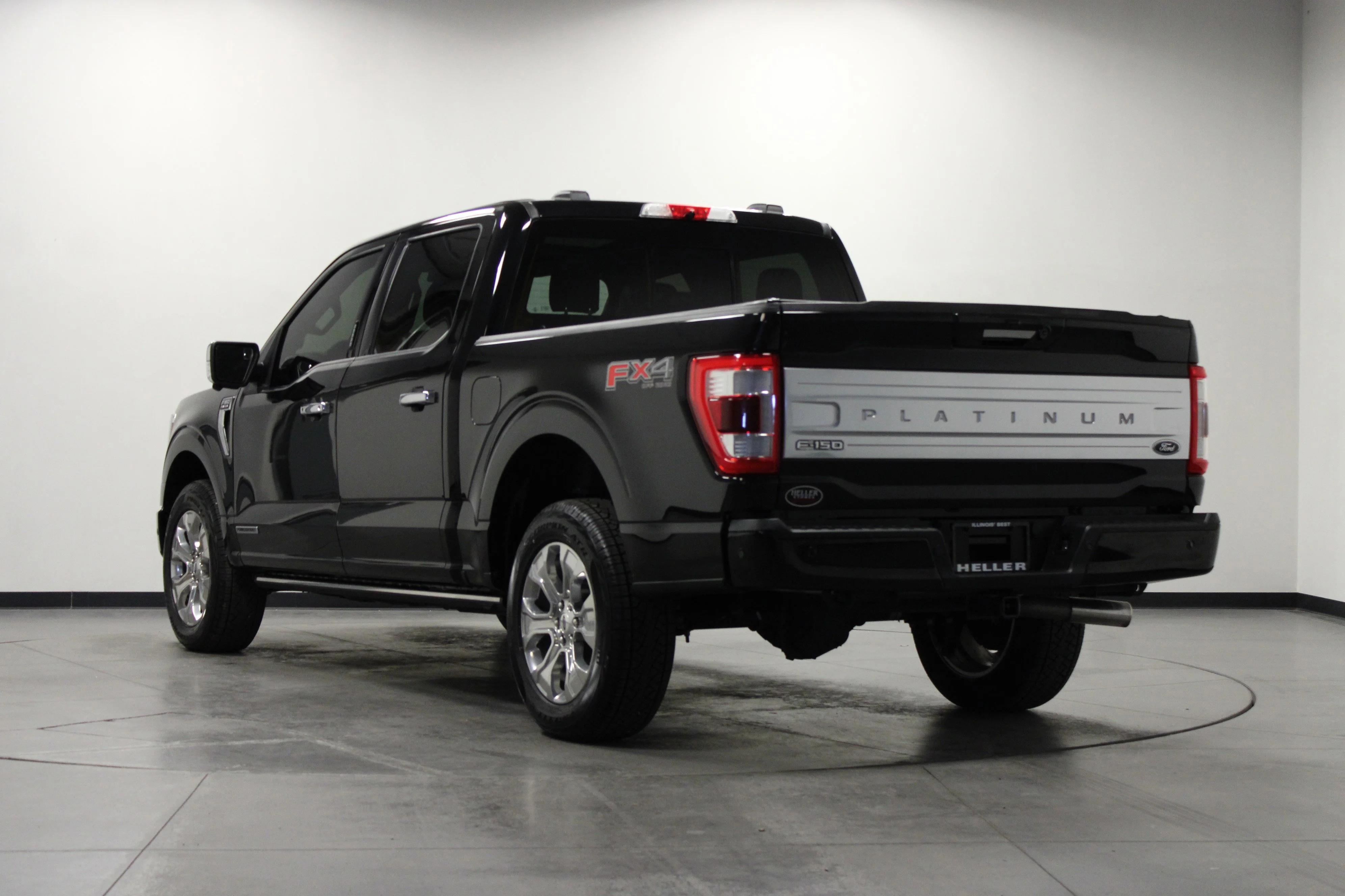 Used 2022 Black Metallic Ford Platinum image 6