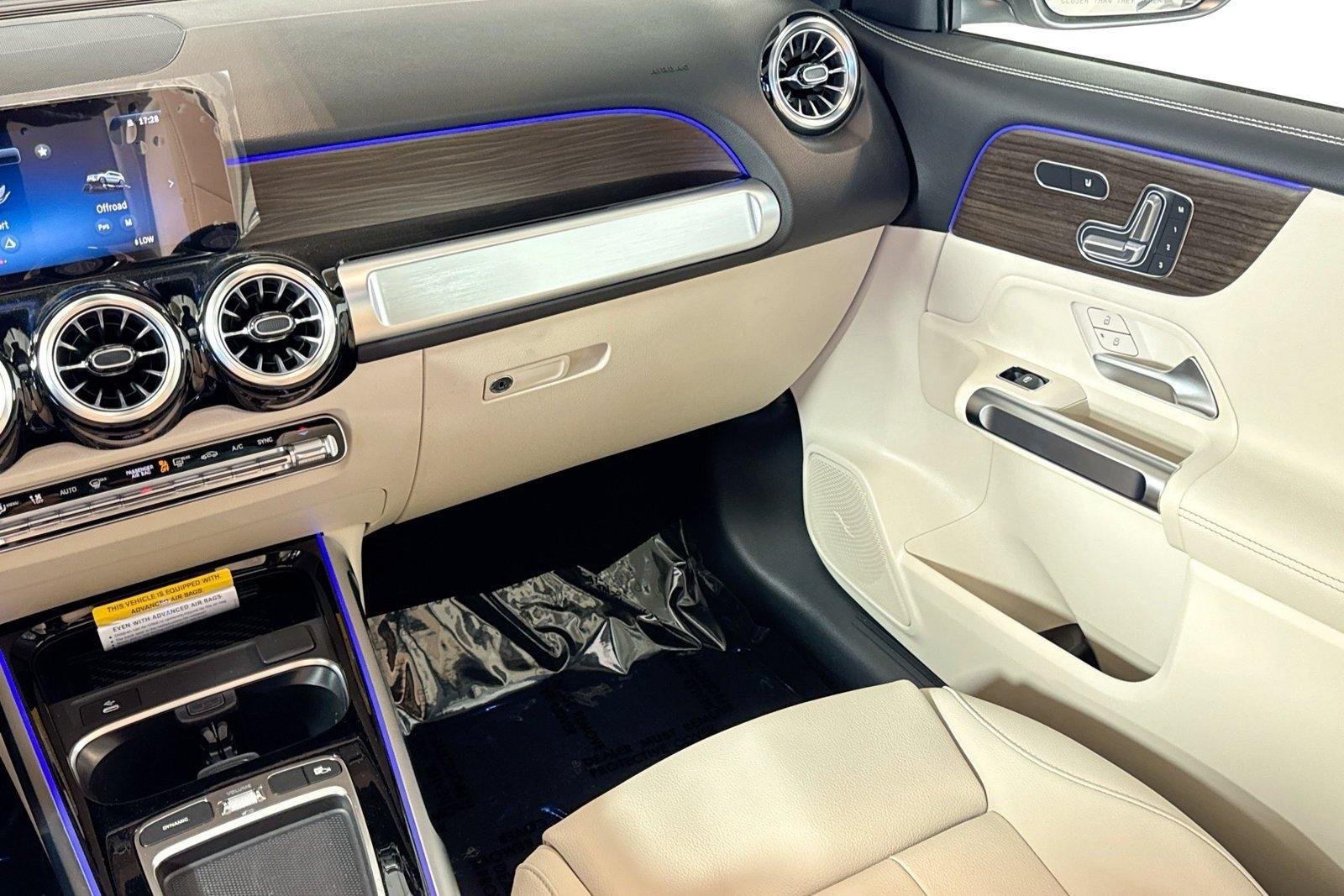 New 2026 Polar White Mercedes-Benz GLB 250 image 21