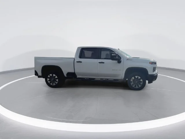 Used 2024 White Chevrolet Custom image 13