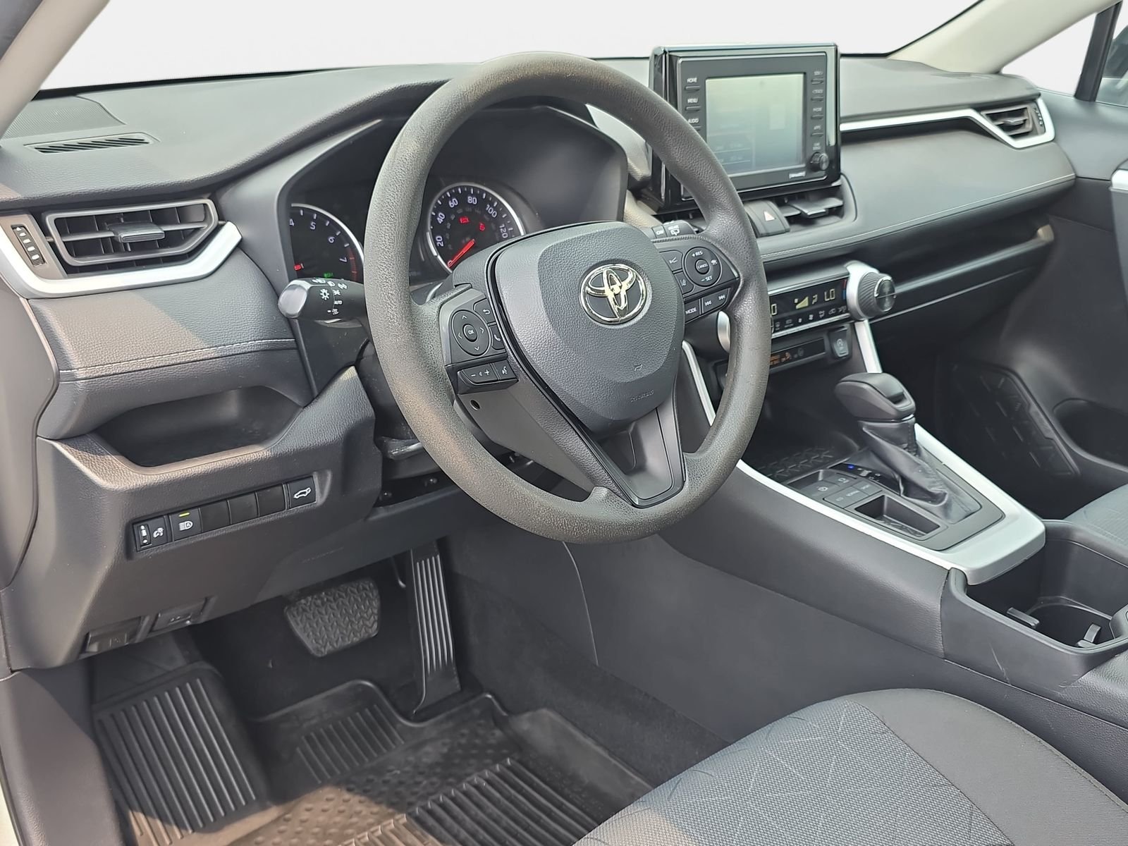 Used 2022 White Toyota XLE image 16