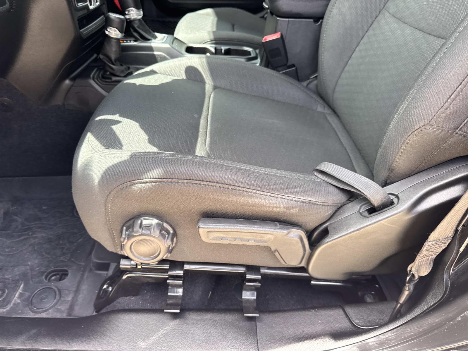 Used 2020 Black Clearcoat Jeep Sport S image 16