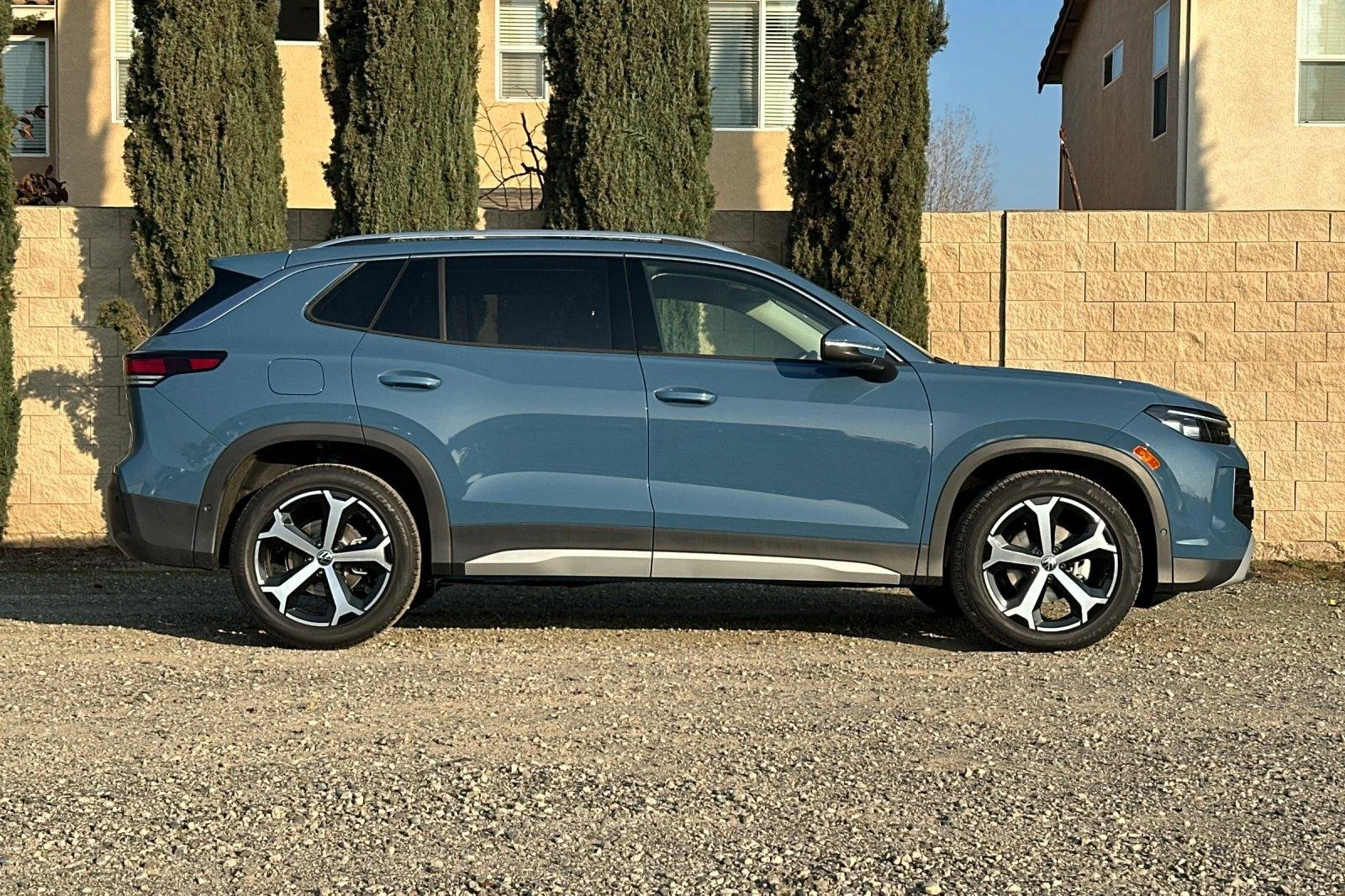 New 2026 Monterey Blue Pearl Volkswagen SE image 3