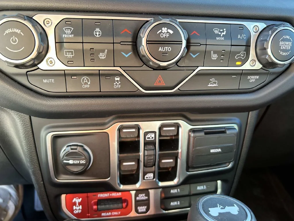 Used 2025 Green Jeep Rubicon image 48