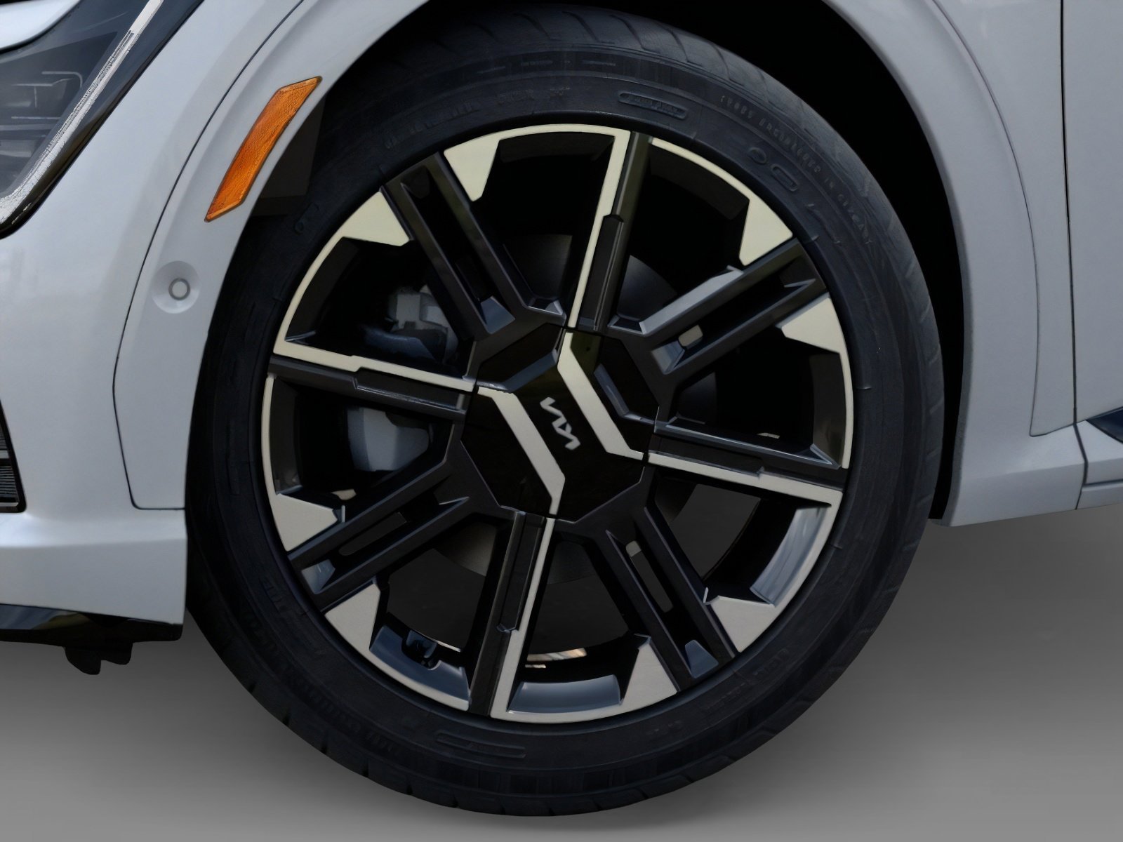 New 2026 Glacial White Pearl Kia GT-Line image 9