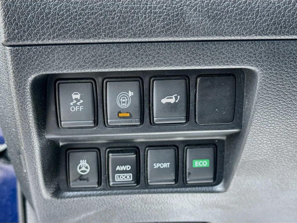 Used 2017 Blue Nissan SV image 10