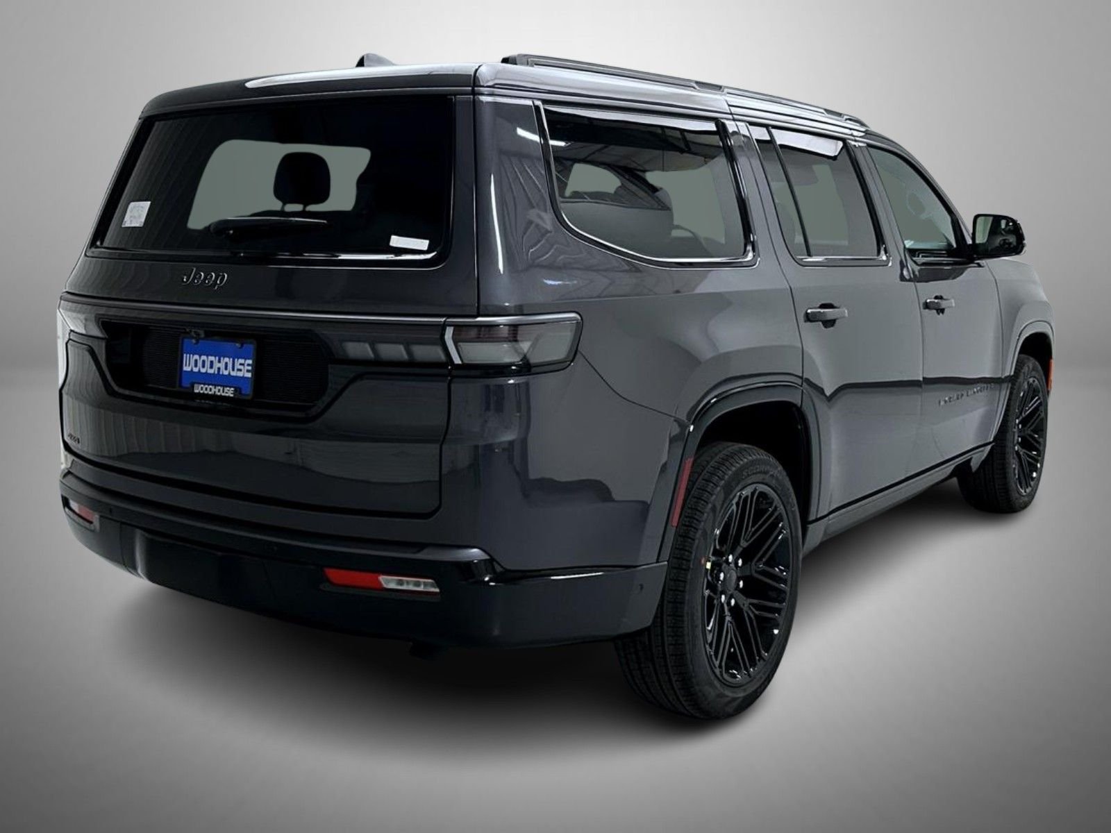 New 2026 Baltic-Gray Metallic Clear-Coat Exterior Paint Jeep Limited Reserve image 5