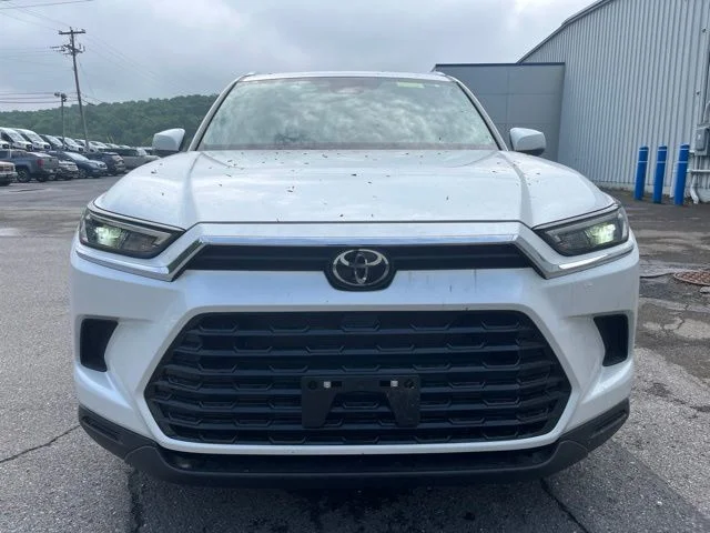 Used 2024 Wind Chill Pearl Toyota XLE image 11